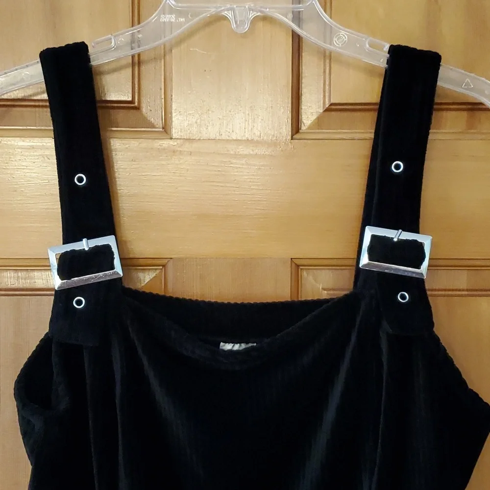No Boundaries Juniors Black Velvet Ribbed Buckle Overall Dress Size 3X‎ (21)